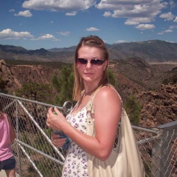 Meet your Posher, Catiyana - Picture 4 of 5